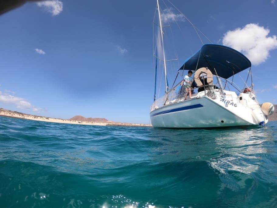 Готель Magnifico Barco En La Graciosa Калета де Себо Екстер'єр фото