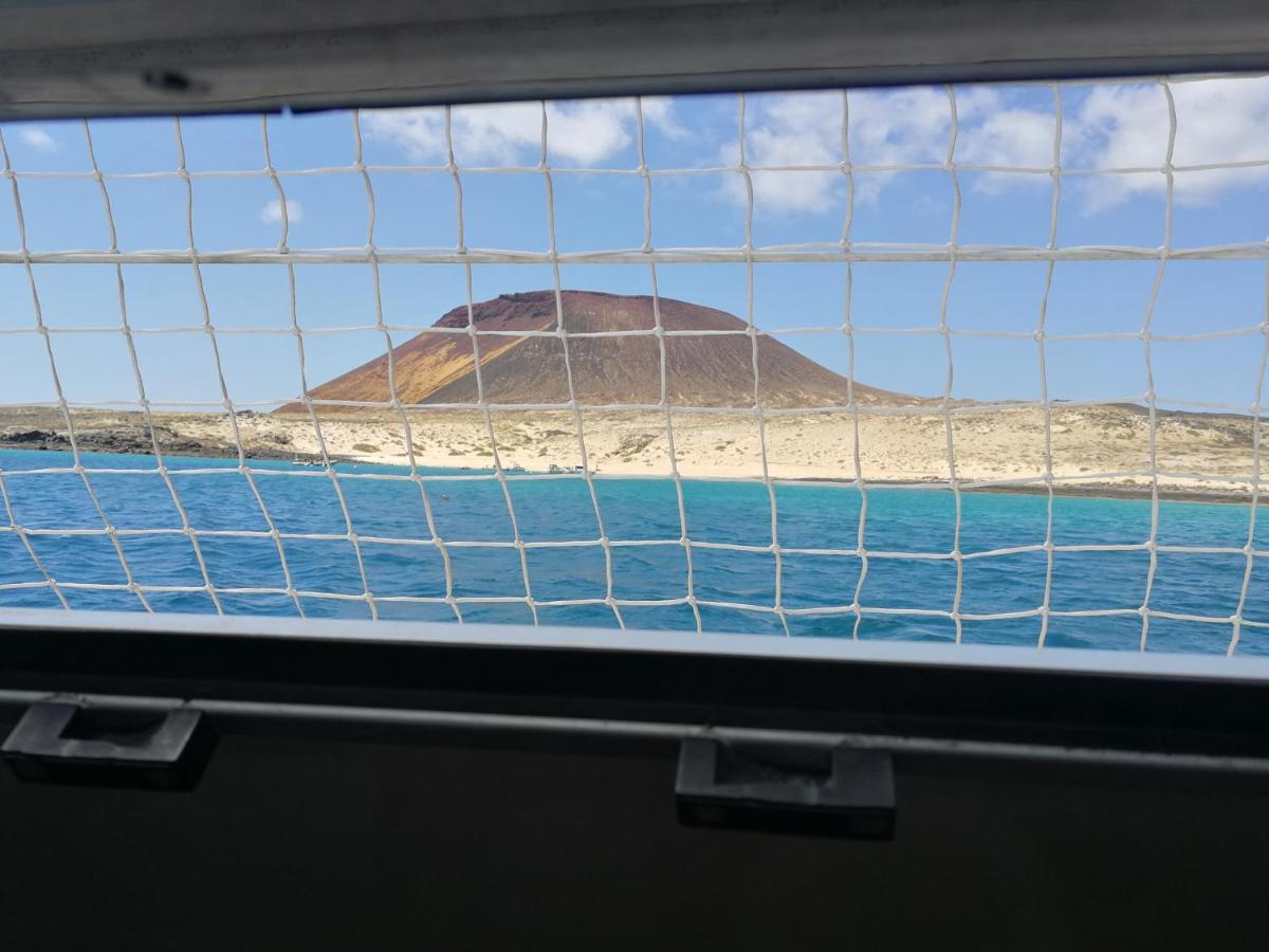 Готель Magnifico Barco En La Graciosa Калета де Себо Екстер'єр фото