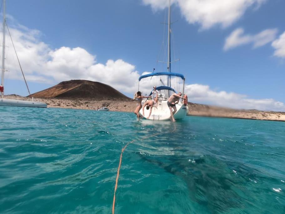 Готель Magnifico Barco En La Graciosa Калета де Себо Екстер'єр фото