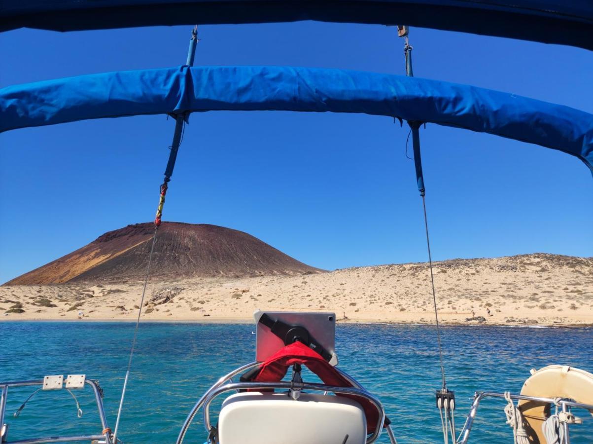 Готель Magnifico Barco En La Graciosa Калета де Себо Екстер'єр фото